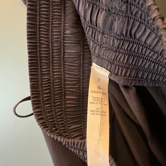 Lululemon skirt - Picture 2 of 3